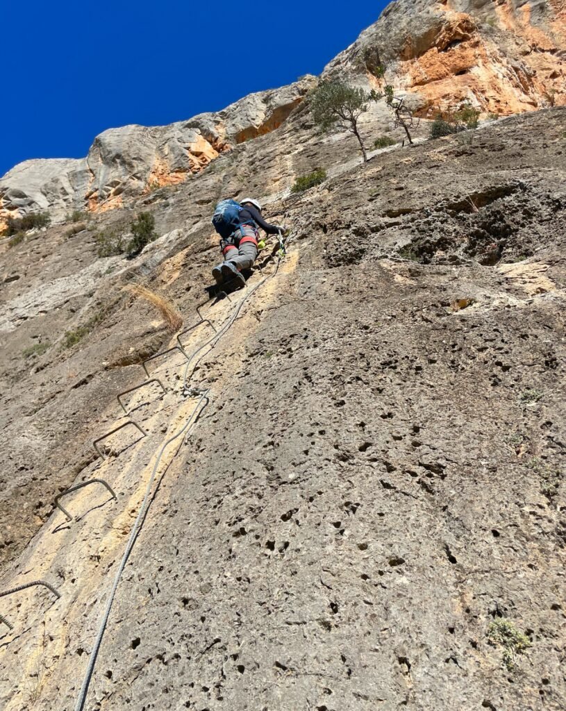 vías ferratas, escalada, senderismo, cuenca, que hacer en cuenca, turismo activo, vía ferrata el chorrico