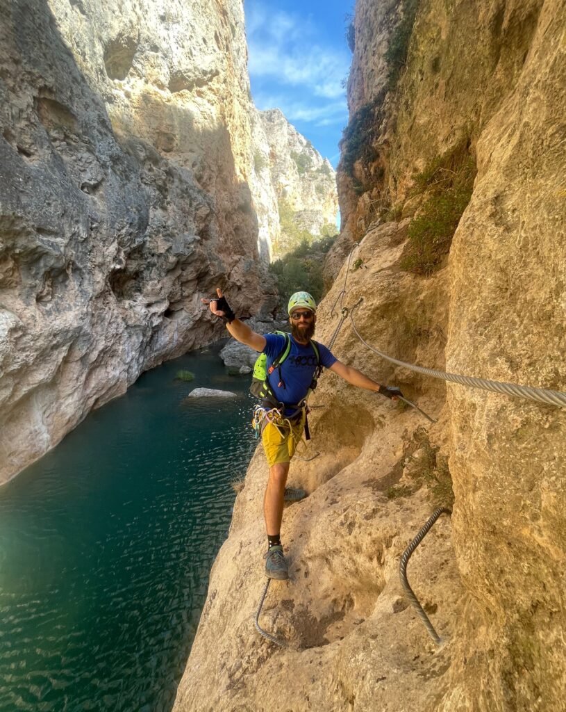vías ferratas, escalada, senderismo, cuenca, que hacer en cuenca, turismo activo, vía ferrata el ventano del diablo