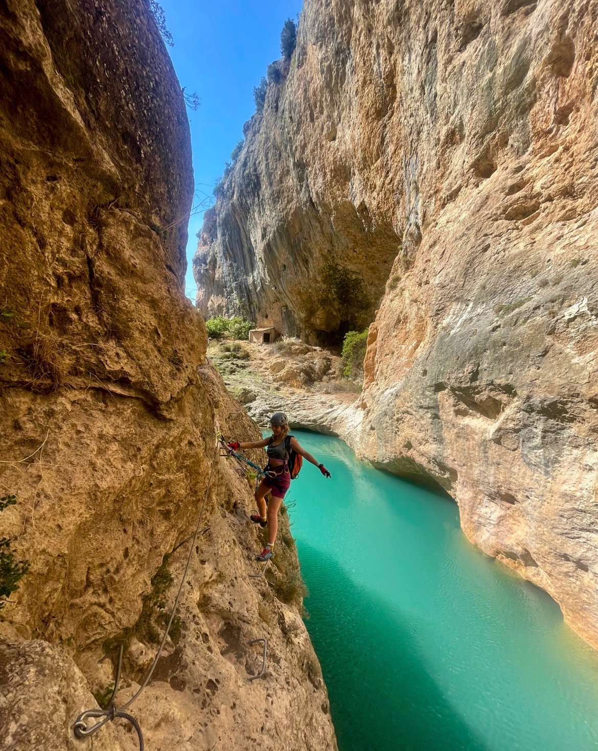 vías ferratas, escalada, senderismo, cuenca, que hacer en cuenca, turismo activo, vía ferrata el ventano del diablo
