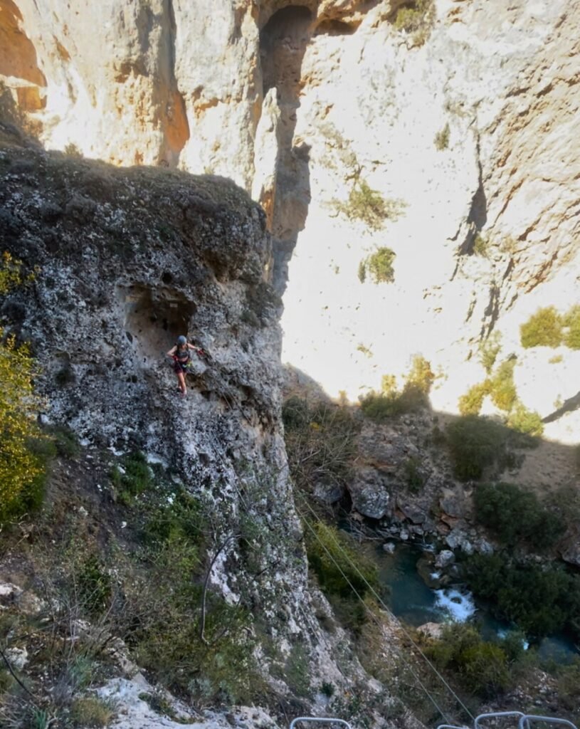 vías ferratas, escalada, senderismo, cuenca, que hacer en cuenca, turismo activo, vía ferrata el ventano del diablo