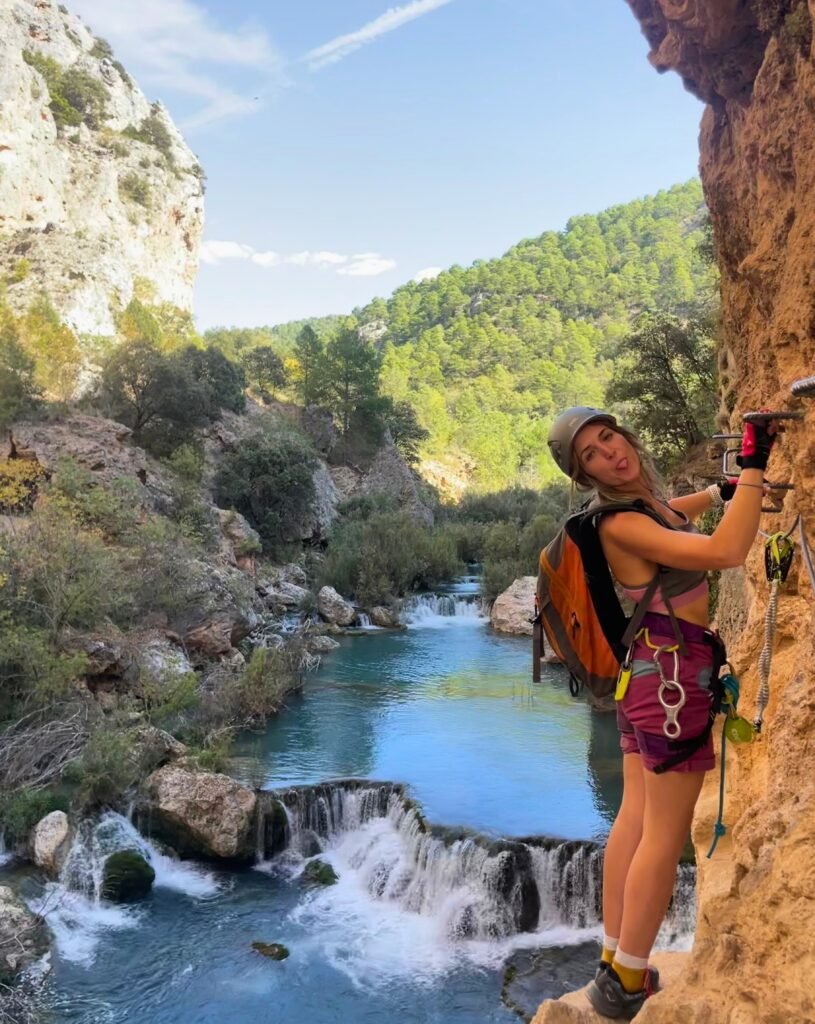 vías ferratas, escalada, senderismo, cuenca, que hacer en cuenca, turismo activo, vía ferrata el ventano del diablo
