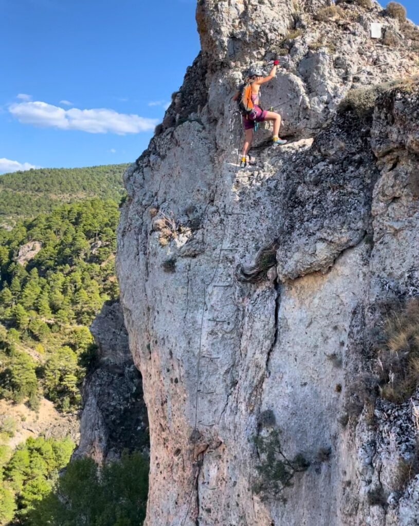 vías ferratas, escalada, senderismo, cuenca, que hacer en cuenca, turismo activo, vía ferrata el ventano del diablo